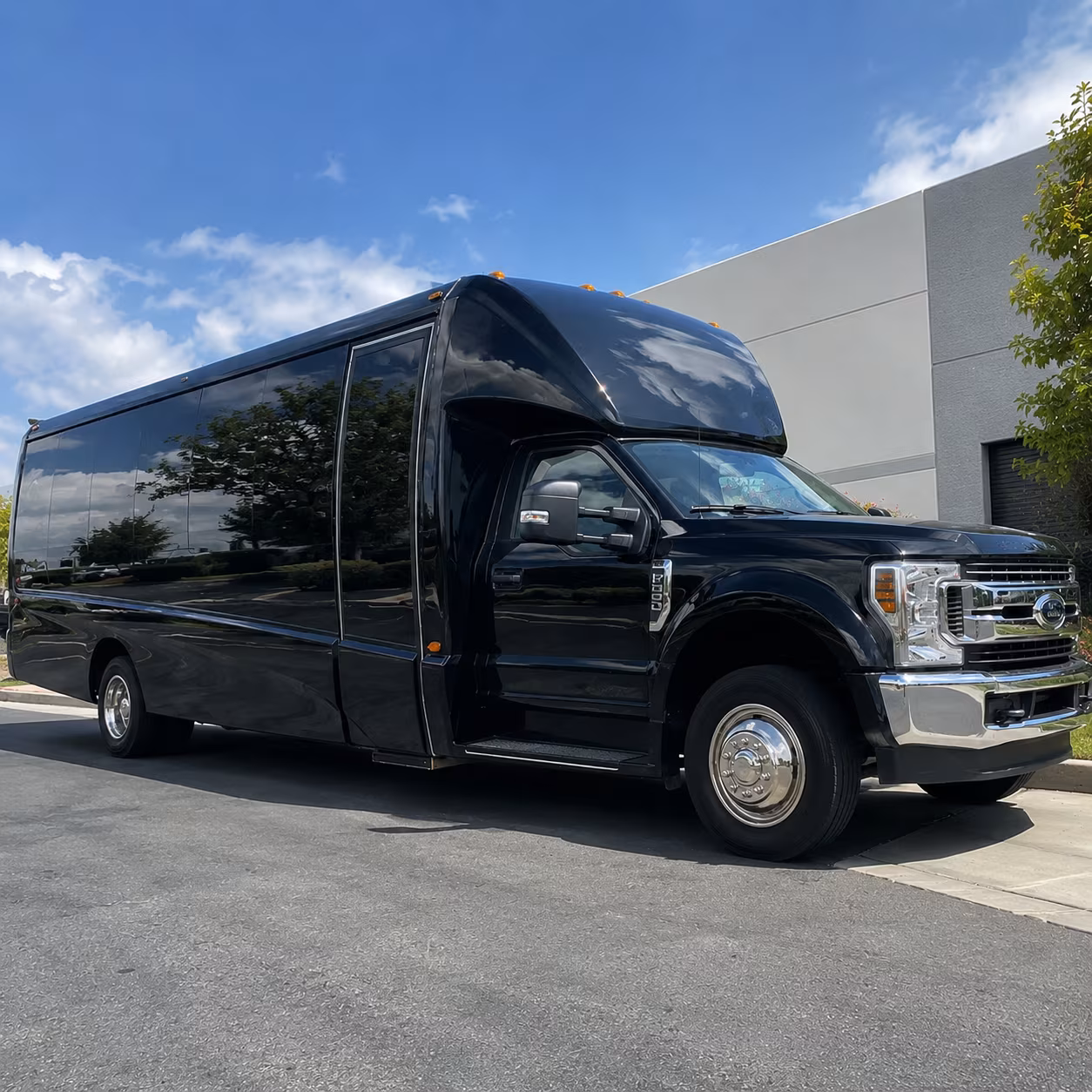 Sacramento Airport Shuttle & Transportation party bus exterior